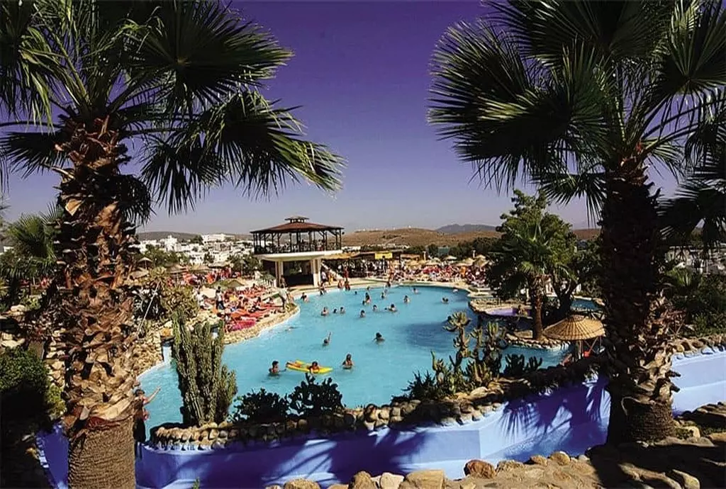 423365hotel flora suites kusadasi_shabavizparvaz_02.jpg